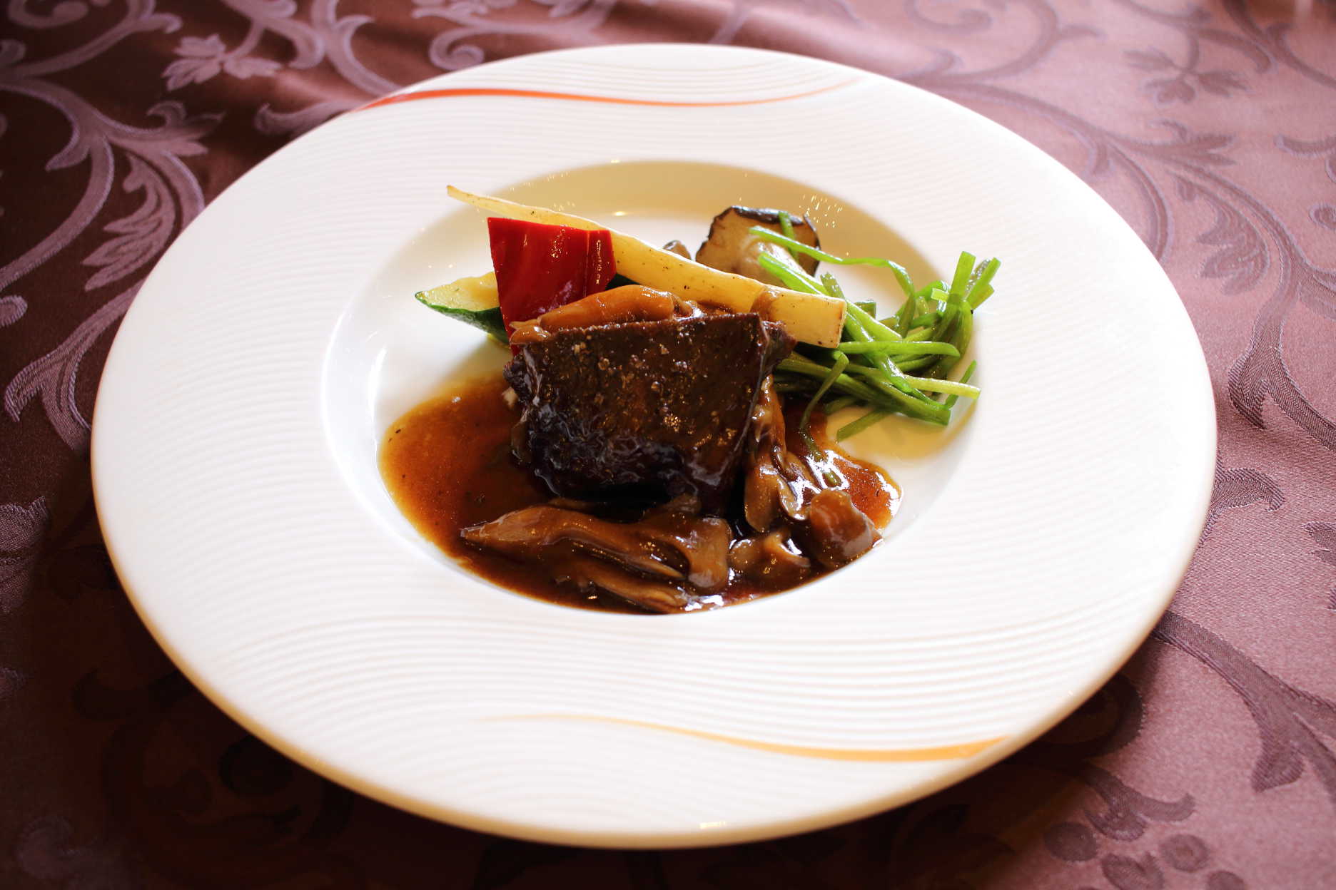 5. 国産牛頬肉の黒酢煮込み