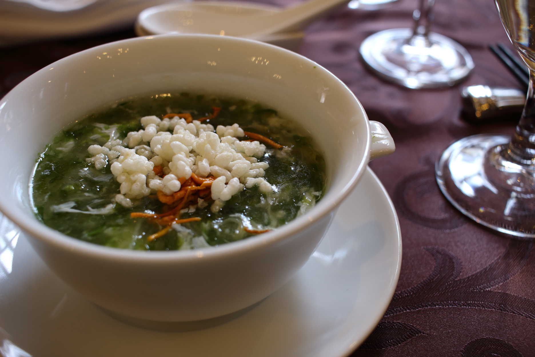 2. フカヒレと生海苔の特製スープ