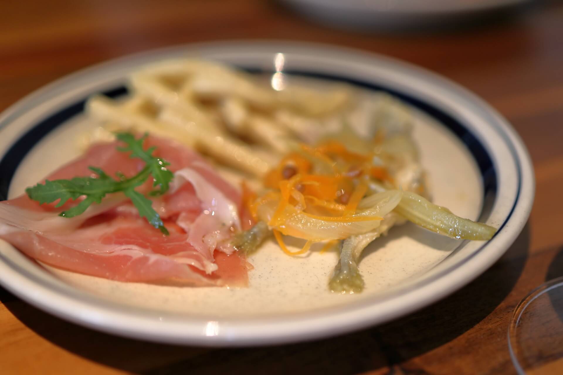 1.前菜（生ハム、マリネ、マカロニサラダ）