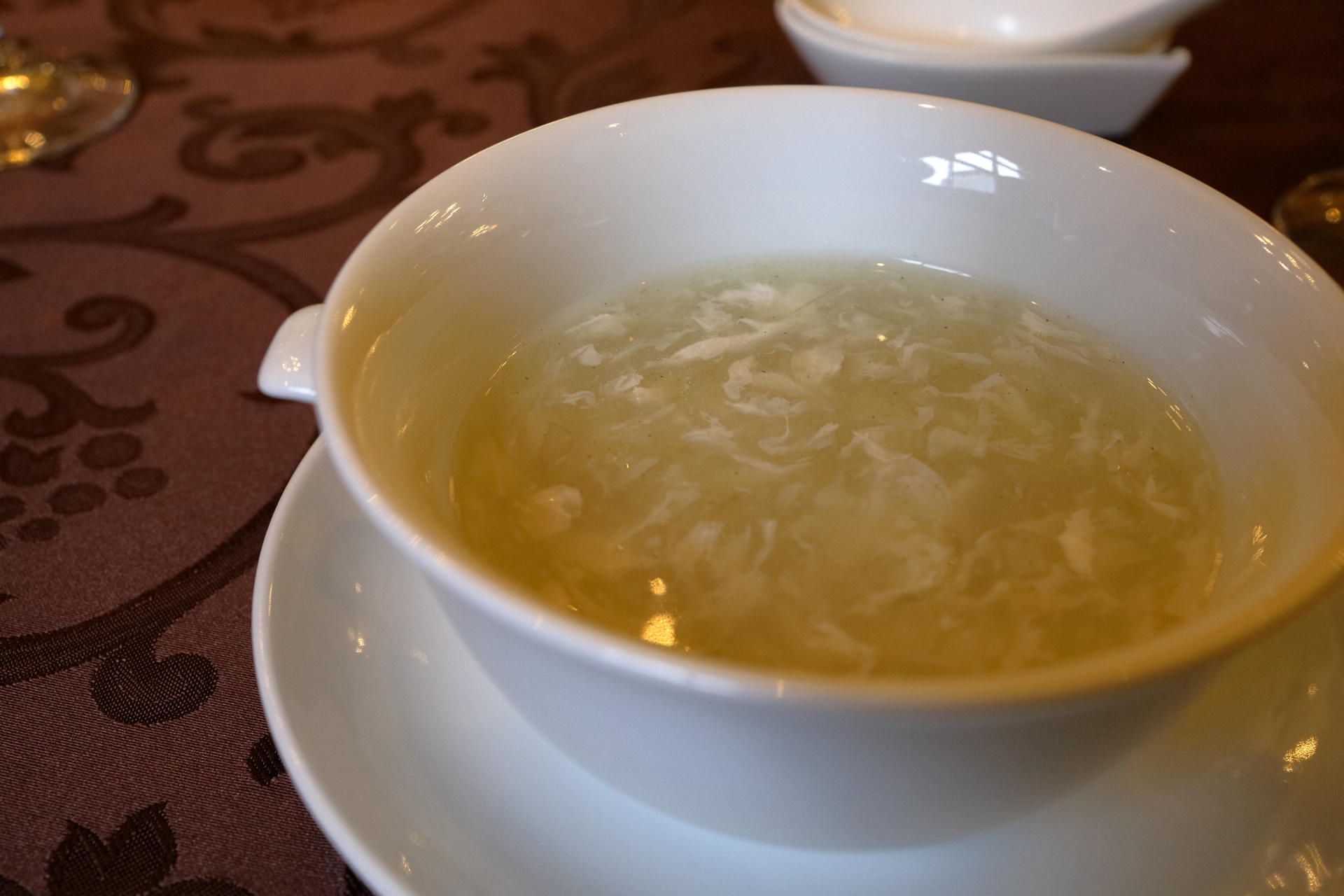 2. 蟹肉入りフカヒレスープ