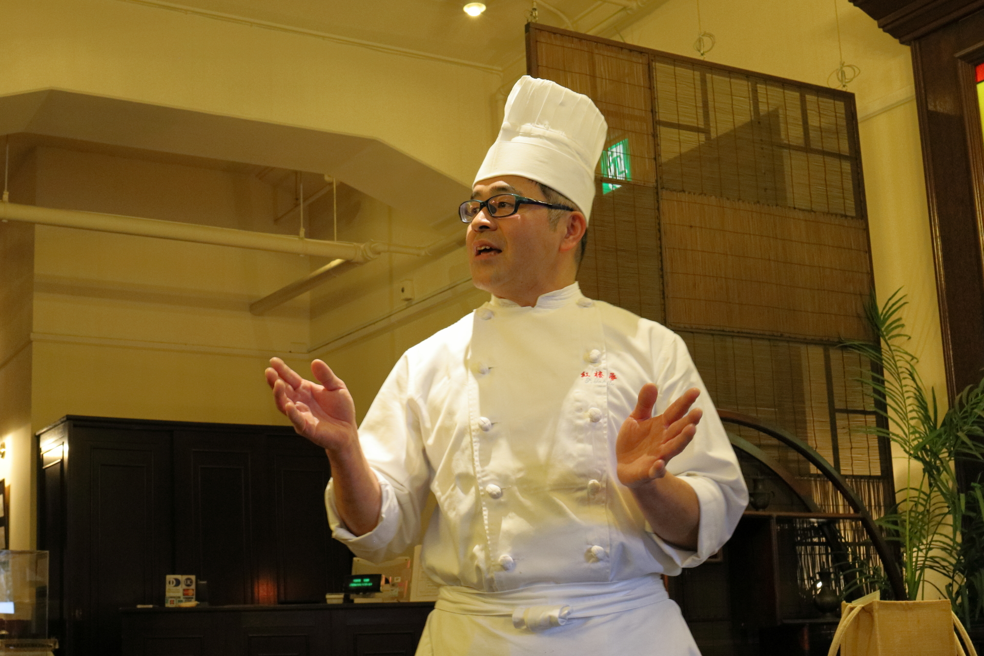 料理長よりご挨拶とお料理の説明をいただきました