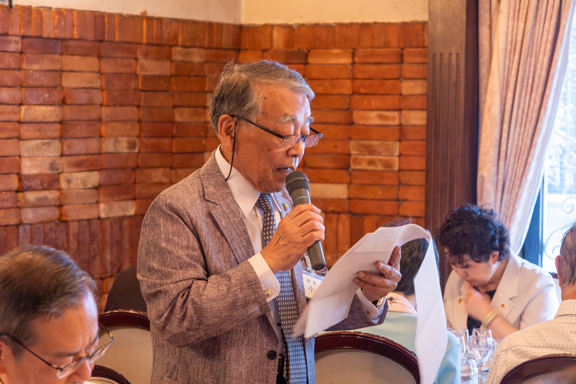 会長の小澤より、議事の詳細を説明